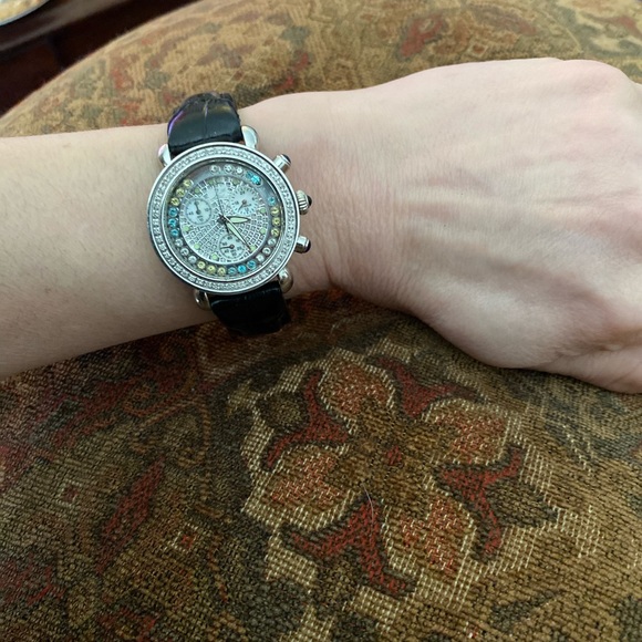 LCE crystal watch with free floating crystals. - Picture 5 of 5